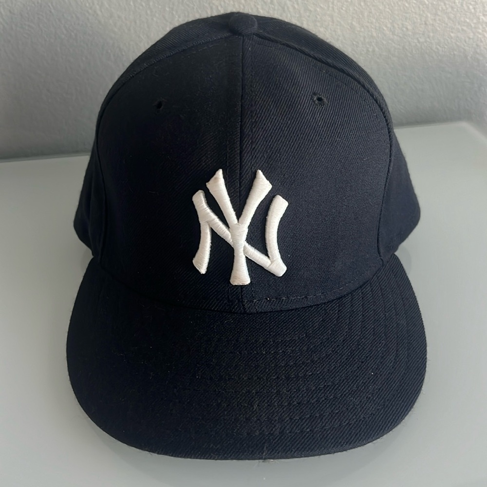 New Era New York Yankees fitted hat 7 3/8 size navy & white